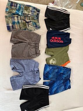 Mixed clothing Lott. Eight pieces. Boys size 5 athletic and casual.